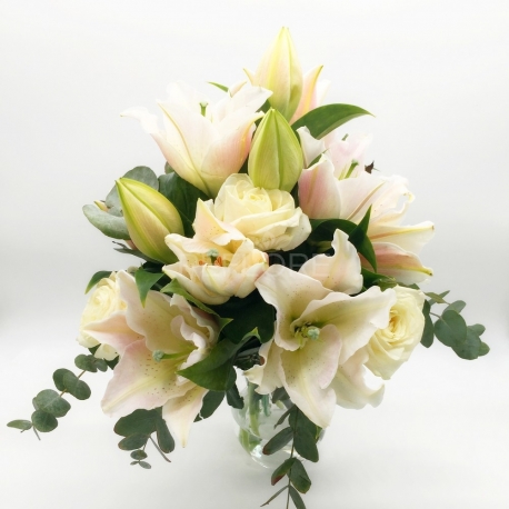 PANNA COTTA: Rose e gigli bianchi