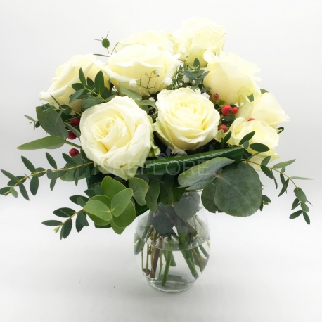 ELOGIO ALLA PUREZZA: 9 rose bianche