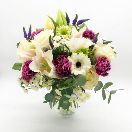 PASSEGGIATA NEL BOSCO: rose, gerbere e gigli bianchi, veronica e garofani