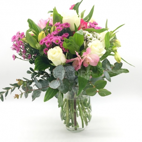 ILLUSIONE DEL TEMPO: rose bianche, alstromelia e santini