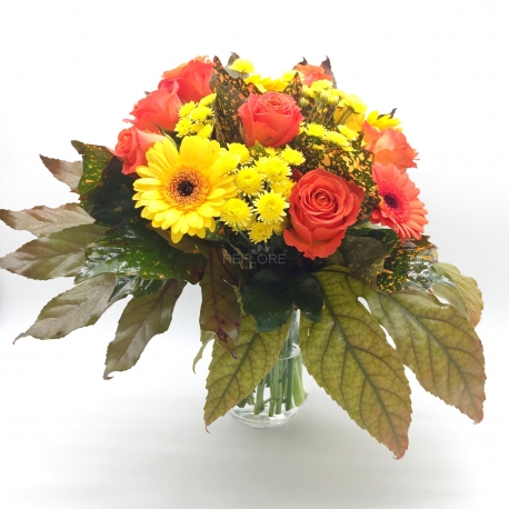 IN ALTO FINO AL CIELO: rose arancio, gerbere e santini