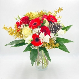 RIFLESSI DORATI: bouquet di rose bianche e rosse, gerbere e oro