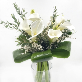 CHIARO DI LUNA: bouquet di calle con verde decorativo