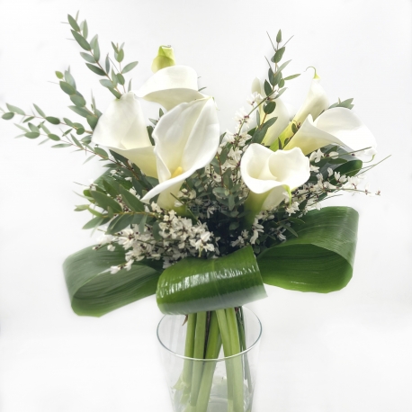 CHIARO DI LUNA: bouquet di calle con verde decorativo