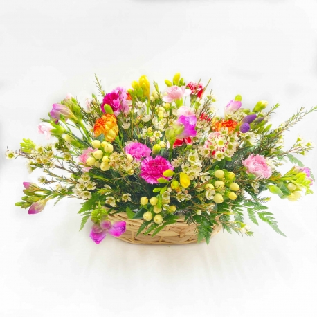 PRATO FIORITO: cestino con fiori misti di stagione