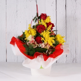 BOUQUET FRESH ROSSO CON ROSE ROSSE E MIMOSA