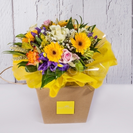 Bouquet giallo di ferbere e rose