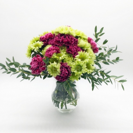 ACCESSORIO ESSENZIALE: garofani malva e verdi